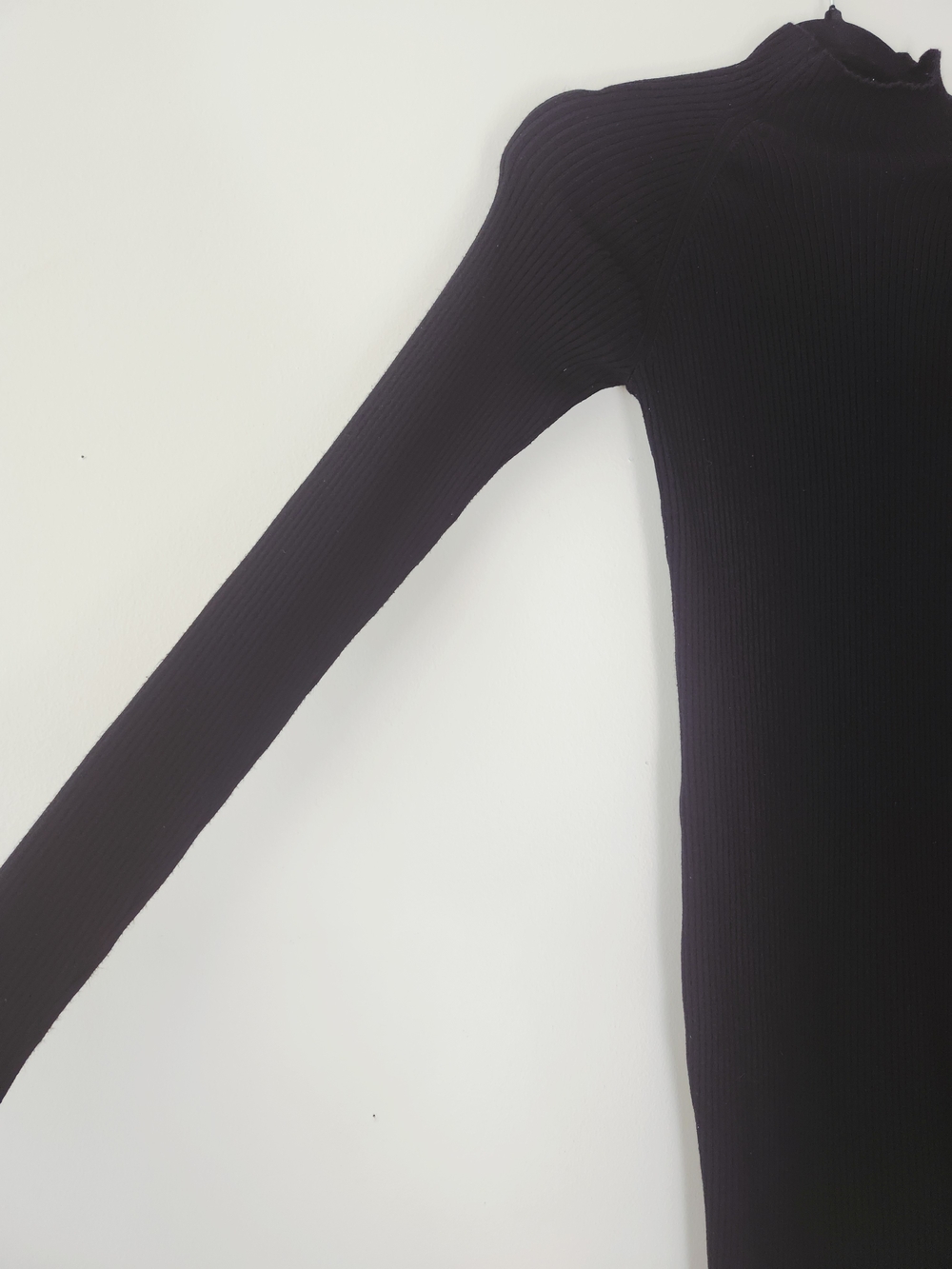ARITZIA WILFRED Black Ribbed Long-Sleeve Bodycon Dress - Picture 4 of 10